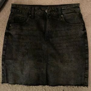 Selling this size 2 skirt from old navy. Never been worn!